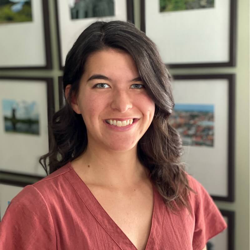 Brandi Ernst Headshot
